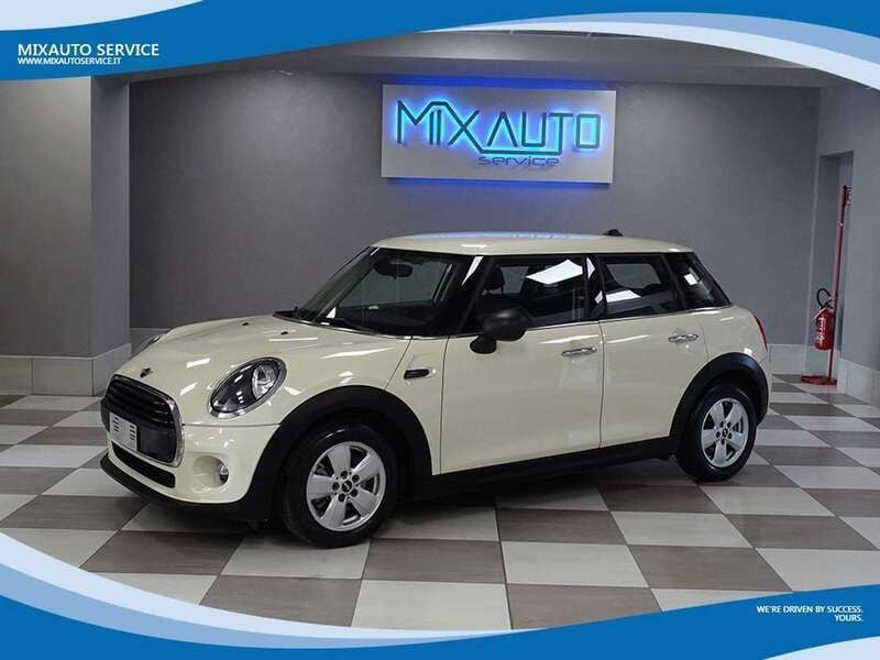 Usata Mini ONE 102 CV (75 kW) 2018 Bianco pastello Utilitaria