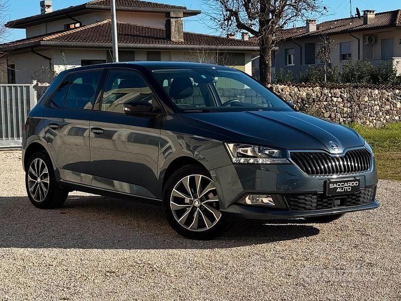 Grigio Usata 2020 Skoda Fabia Tre volumi | 10.900 € (Buon prezzo) - Immagine 1/4