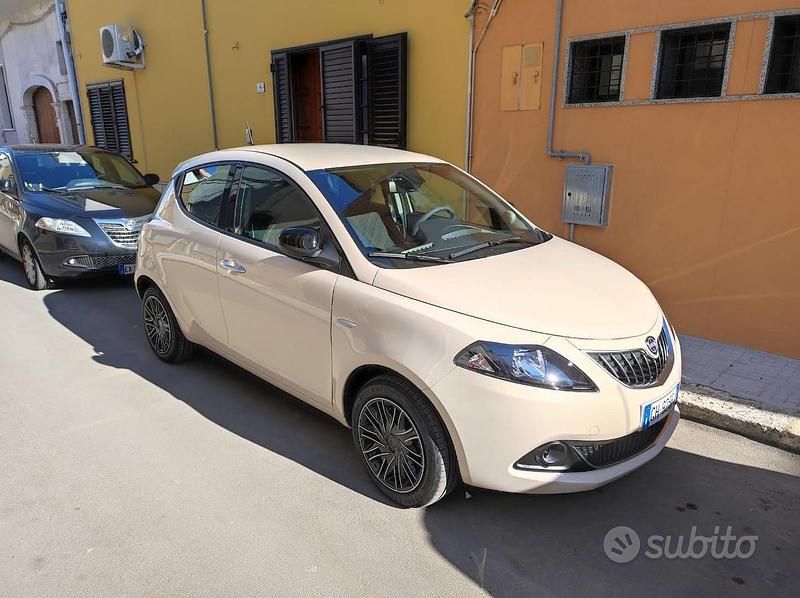 Oro Usata 2022 Lancia Ypsilon Gold Due volumi | 12.600 € (Buon prezzo) - Immagine 1/4