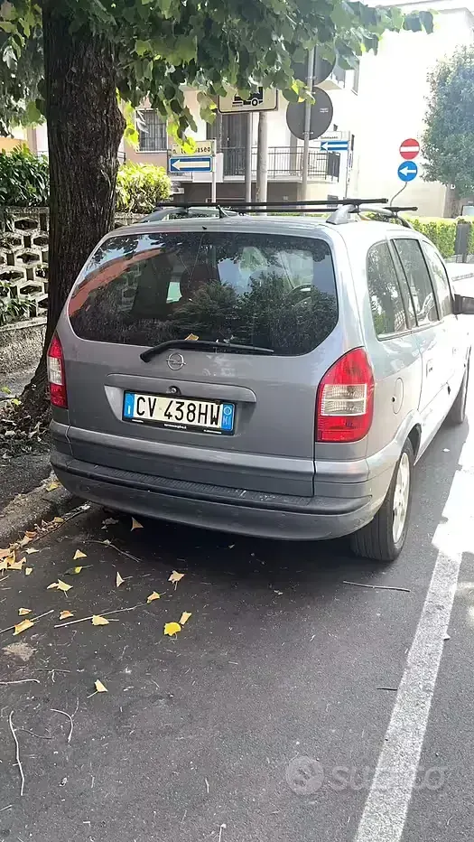 Usata Opel Zafira 101 CV (74 kW) 2005 Grigio Monovolume