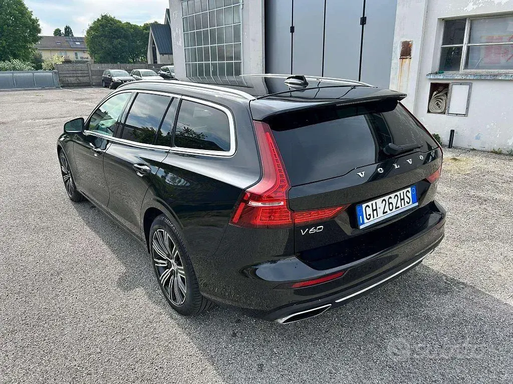 Usata Volvo V60 Inscription 197 CV (144 kW) 2021 Nero Station wagon