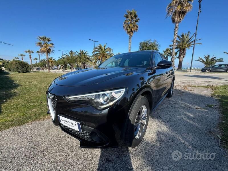 Usata Alfa Romeo Stelvio Business 210 CV (154 kW) 2018 Nero metallizzato SUV