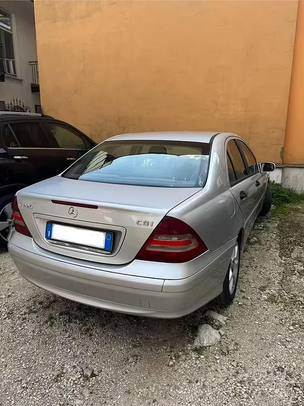 Usata Mercedes C220 Avantgarde 150 CV (110 kW) 2005 Grigio Berlina