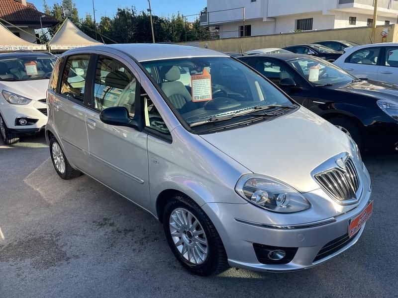 Usata Lancia Musa 95 CV (69 kW) 2011 Argento Monovolume