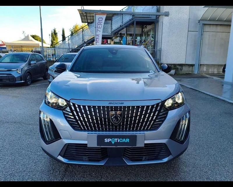 Usata Peugeot 2008 Allure 131 CV (96 kW) 2025 Argento SUV