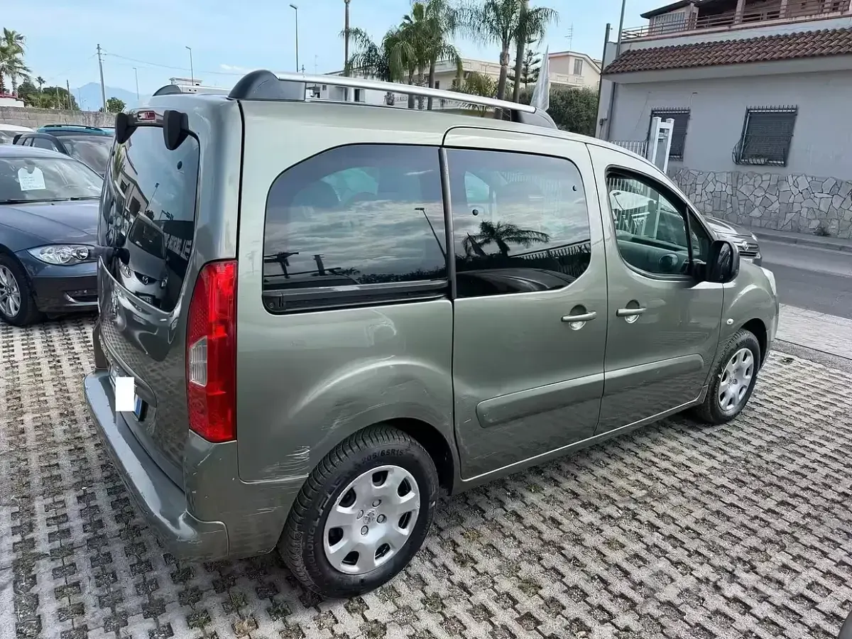 Usata Peugeot Partner Tepee Outdoor 92 CV (67 kW) 2011 Verde Monovolume