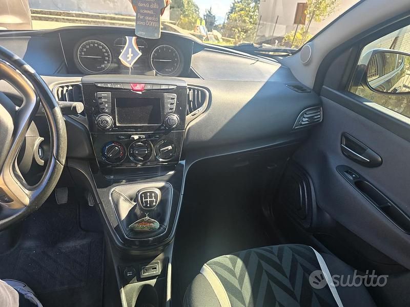 Usata Lancia Ypsilon Platinum 69 CV (50 kW) 2016 Nero Utilitaria