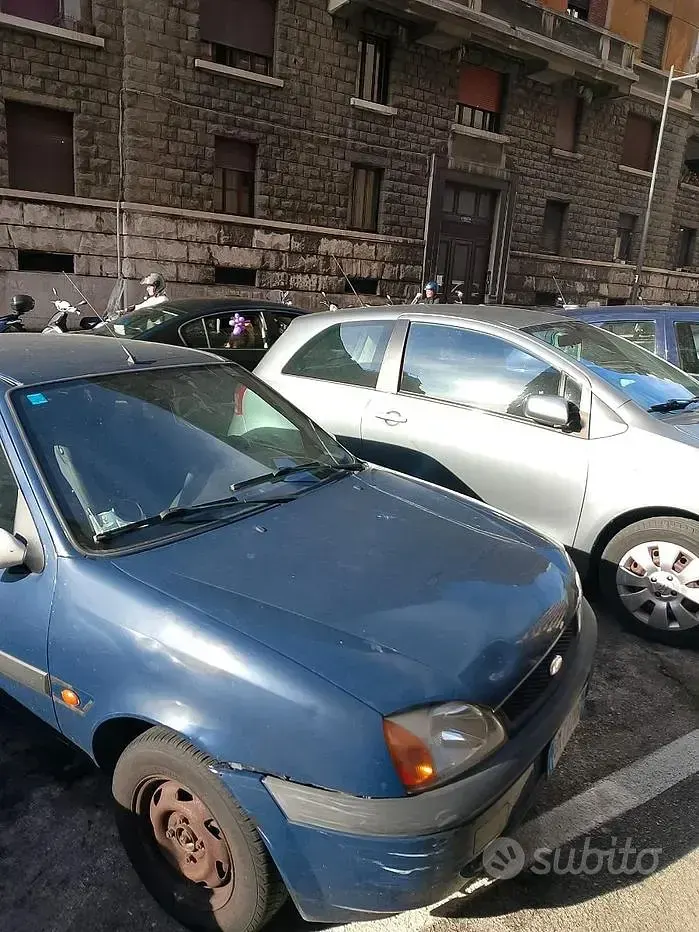 Usata Ford Fiesta 75 CV (55 kW) 2000 Blu Utilitaria