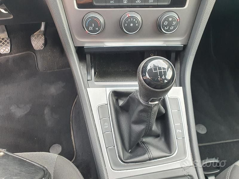 Usata VW Golf VII Trendline 110 CV (80 kW) 2017 Grigio Berlina