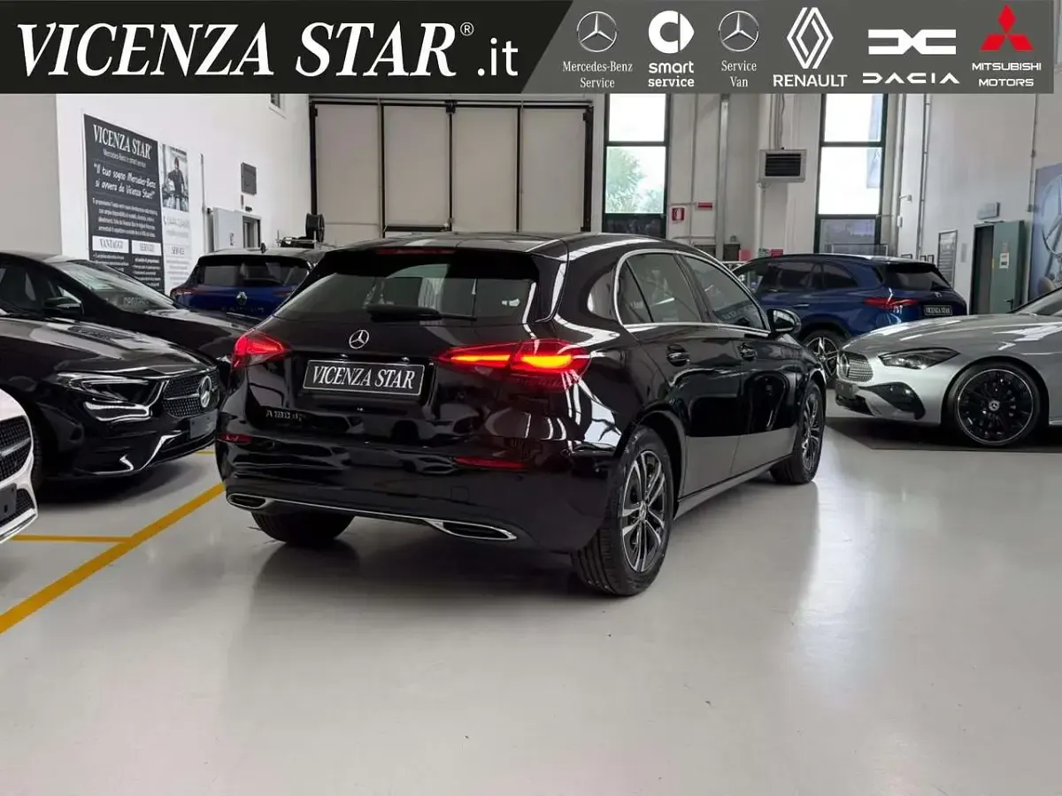 Usata Mercedes A180 116 CV (85 kW) 2025 Nero cosmo Berlina