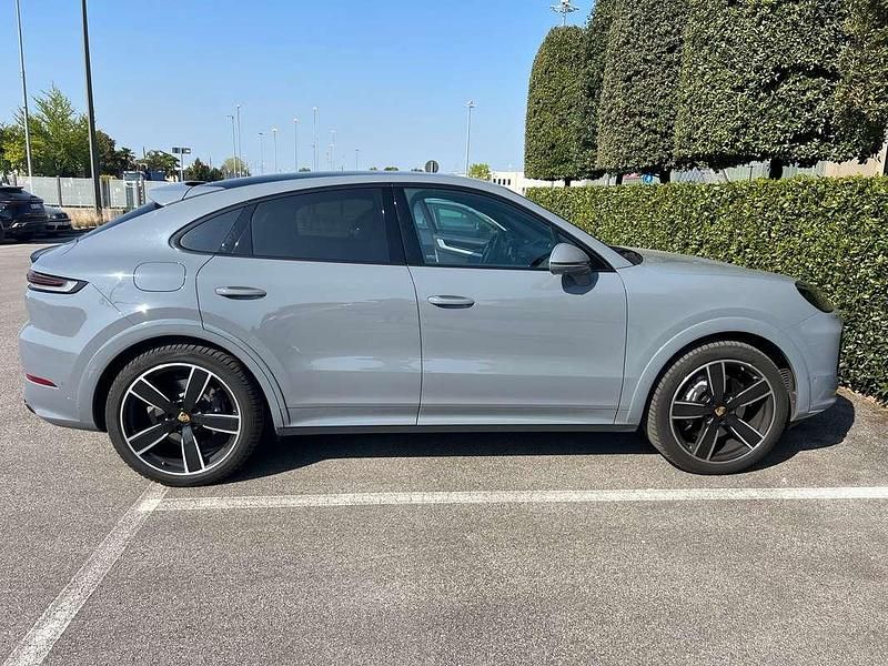 Usata Porsche Cayenne Coupe 470 CV (345 kW) 2024 Grigio SUV