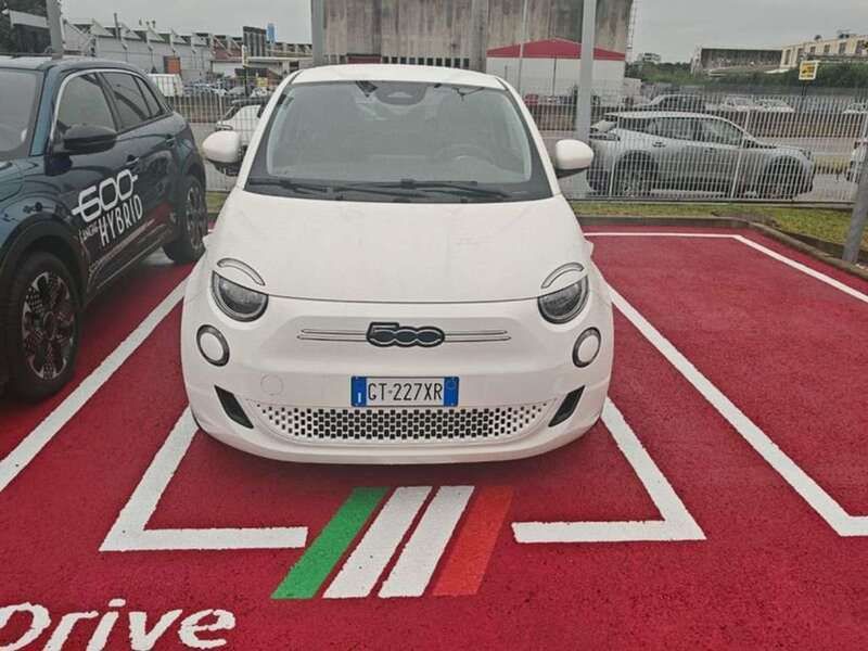 Usata Fiat 500e 86 kW (118 CV) 2024 Bianco Berlina