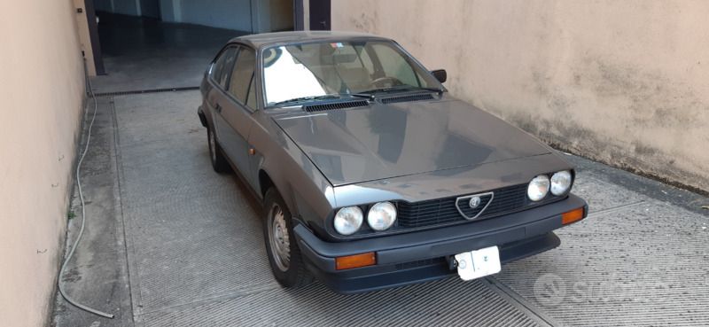 Usata Alfa Romeo Alfetta 1982 Grigio Berlina