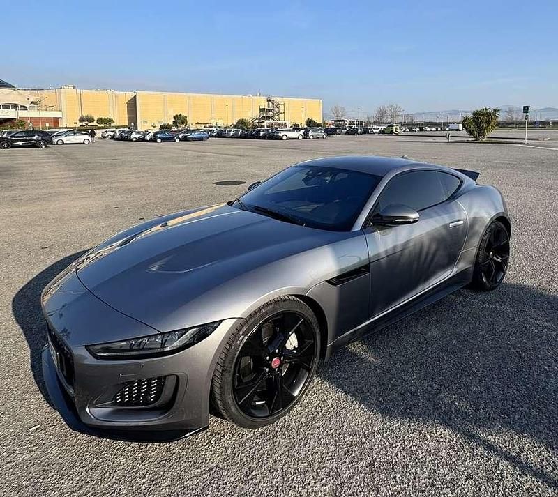 Usata Jaguar F-Type R-Dynamic 300 CV (220 kW) 2022 Grigio Coupé