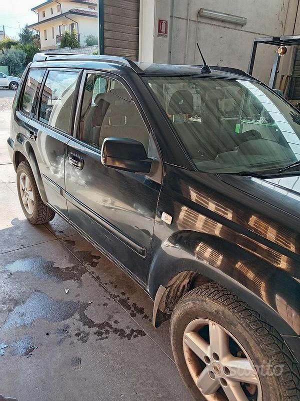 Usata Nissan X-Trail 136 CV (100 kW) 2005 Nero SUV