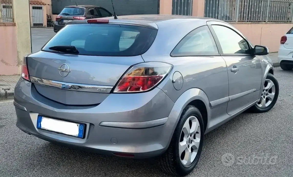 Usata Opel Astra GTC Cosmo 101 CV (74 kW) 2007 Grigio Berlina