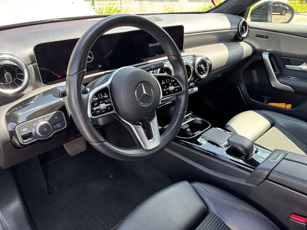 Usata Mercedes 180 116 CV (85 kW) 2019 Nero Berlina