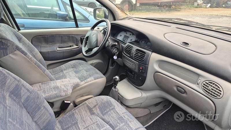 Usata Renault Scénic Dynamique 98 CV (72 kW) 2002 Grigio Monovolume