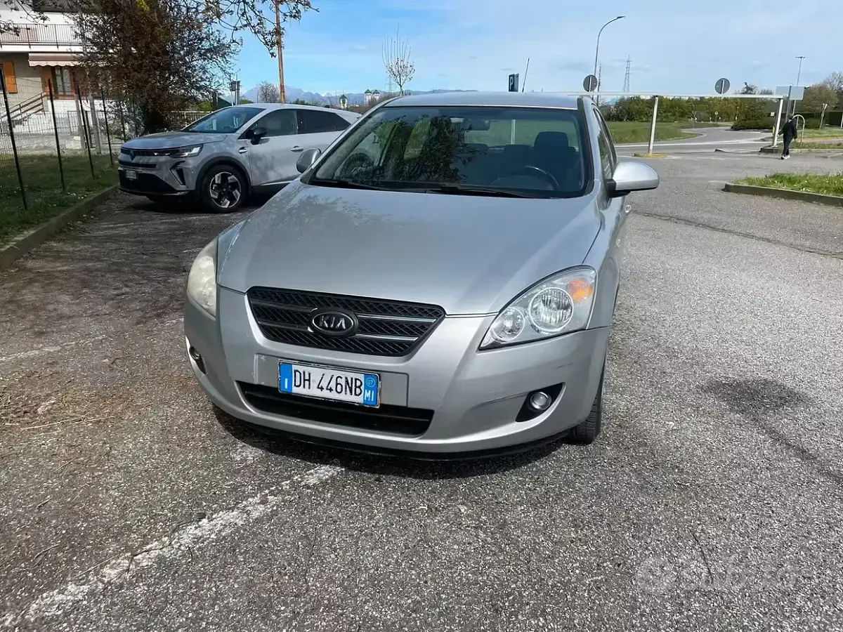 Usata Kia Ceed 115 CV (84 kW) 2007 Grigio Utilitaria