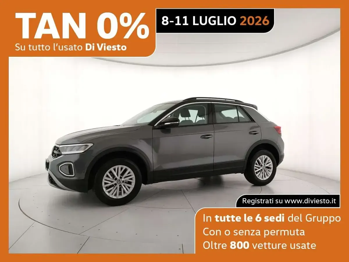 Usata VW T-Roc Life 150 CV (110 kW) 2023 Indium grey metallizzato nero SUV