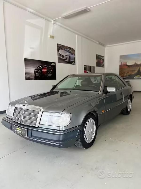Usata Mercedes E320 220 CV (161 kW) 1992 Grigio Coupé