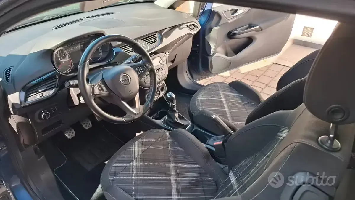 Usata Opel Corsa 75 CV (55 kW) 2017 Bluazzurro Utilitaria