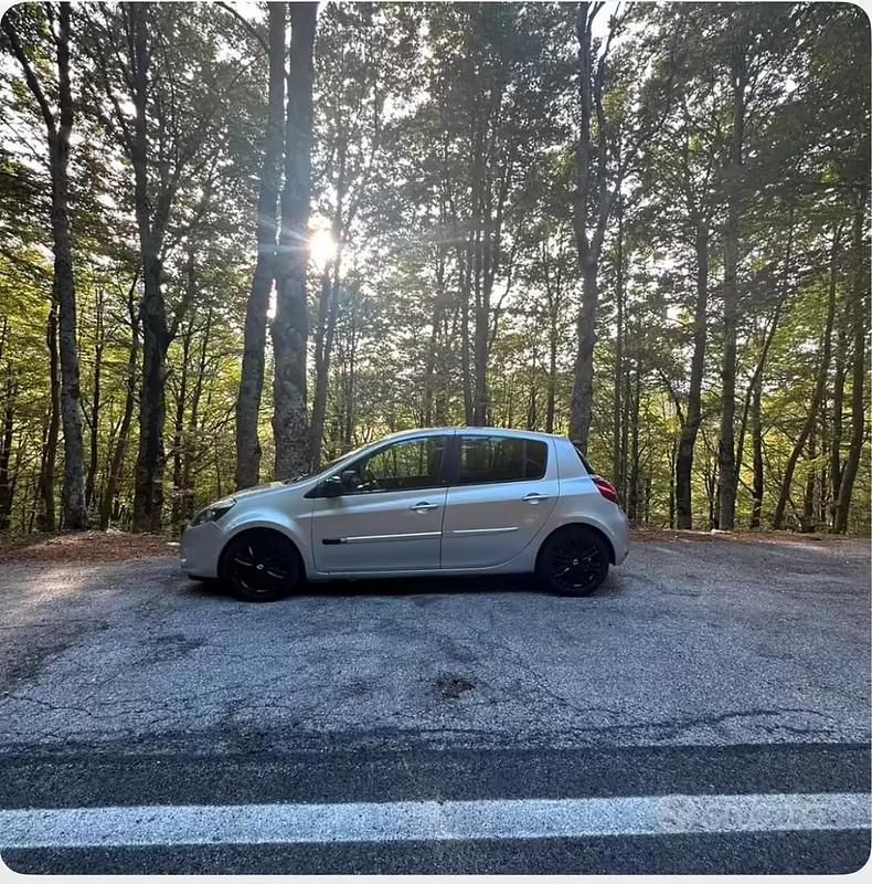 Usata Renault Clio II 70 CV (51 kW) 2010 Grigio Berlina