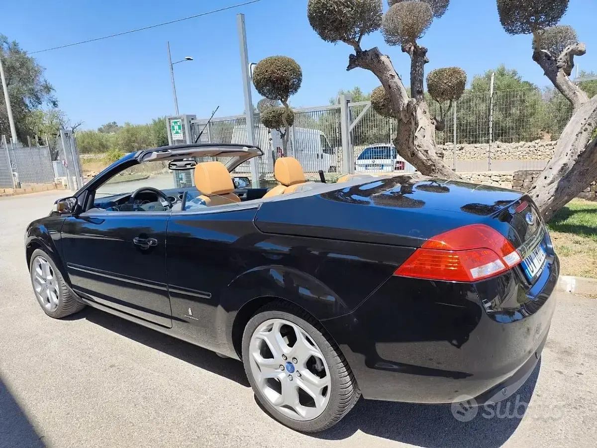 Usata Ford Focus Cabriolet 136 CV (100 kW) 2010 Nero Cabrio