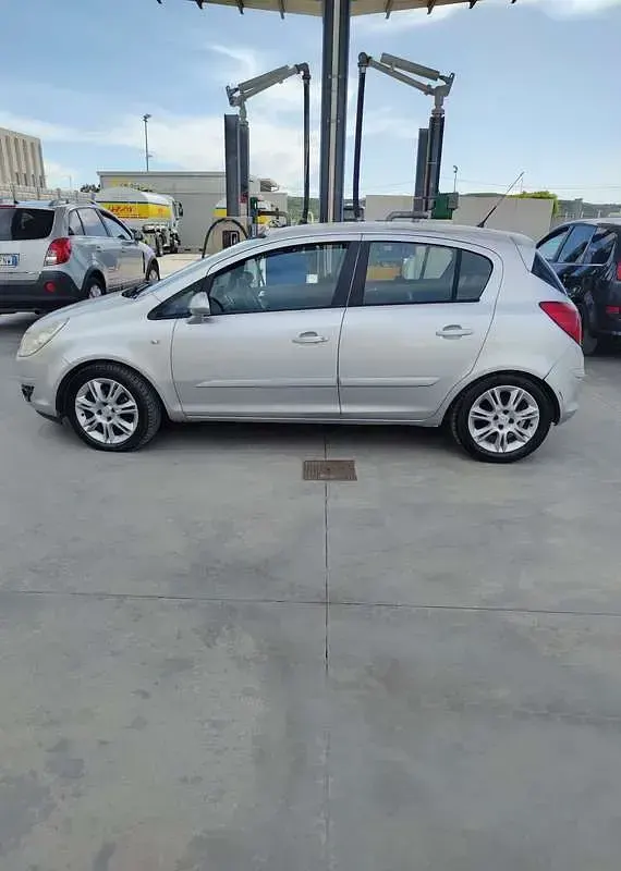 Usata Opel Corsa Cosmo 90 CV (66 kW) 2007 Grigio Utilitaria