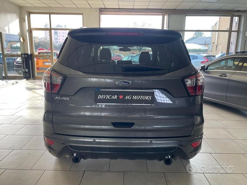 Usata Ford Kuga ST-Line 150 CV (110 kW) 2018 Grigio SUV
