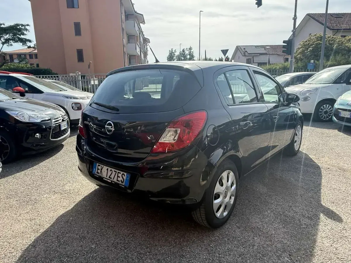 Usata Opel Corsa Cosmo 86 CV (63 kW) 2011 Nero Utilitaria