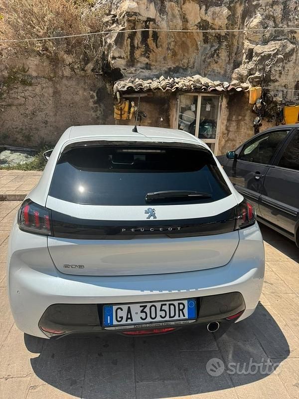 Usata Peugeot 208 102 CV (75 kW) 2020 Bianco Utilitaria
