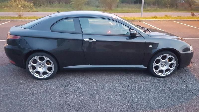Usata Alfa Romeo GT Distinctive 150 CV (110 kW) 2004 Nero Coupé