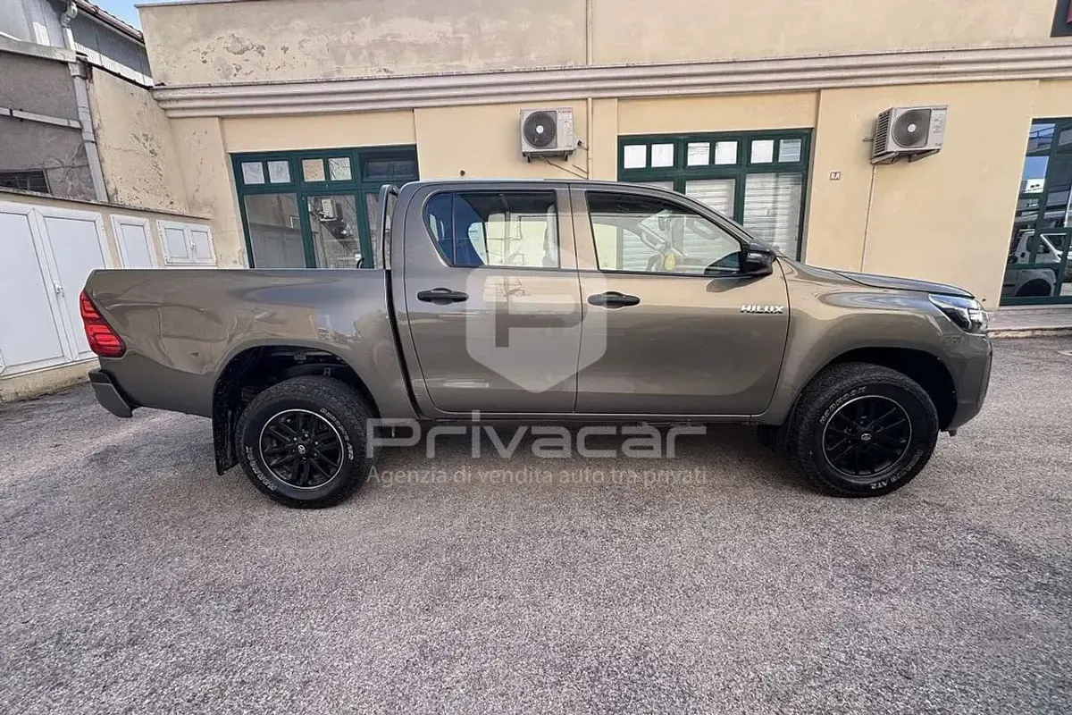 Usata Toyota HiLux Lounge 150 CV (110 kW) 2021 Marrone Pick-up