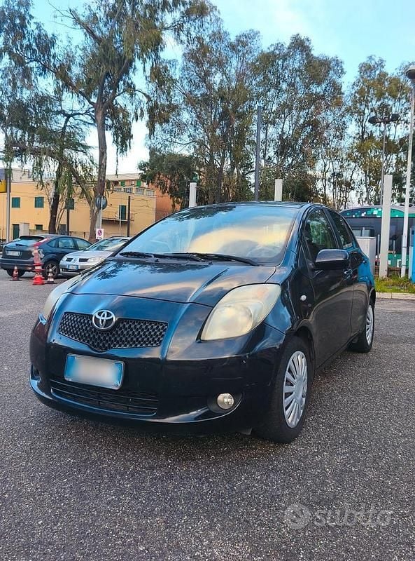 Usata Toyota Yaris 87 CV (63 kW) 2008 Nero Utilitaria