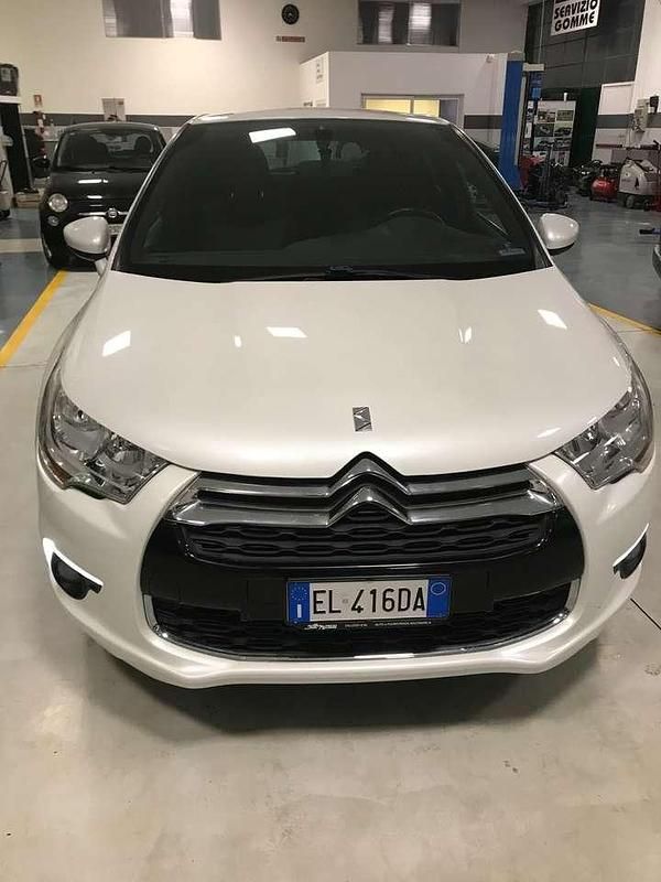 Bianco Usata 2012 Citroën DS4 So Chic Due volumi | 9500 € (Cara) - Immagine 1/4
