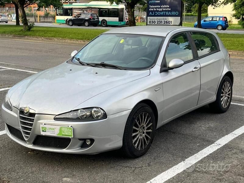 Grigio Usata 2006 Alfa Romeo 147 Utilitaria | 2950 € (Buon prezzo) - Immagine 1/4