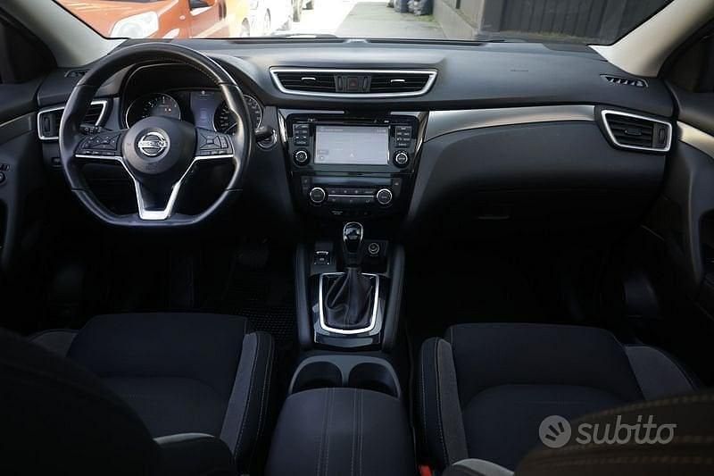Usata Nissan Qashqai N-Connecta 131 CV (96 kW) 2018 Grigio SUV