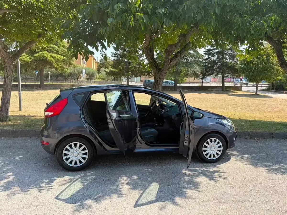 Usata VW Polo 75 CV (55 kW) 2010 Grigio Utilitaria