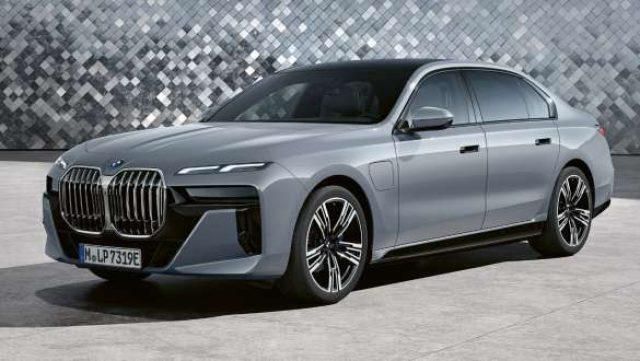 Nuova BMW i7 M Sport 134 kW (183 CV) 2025 Argento Berlina