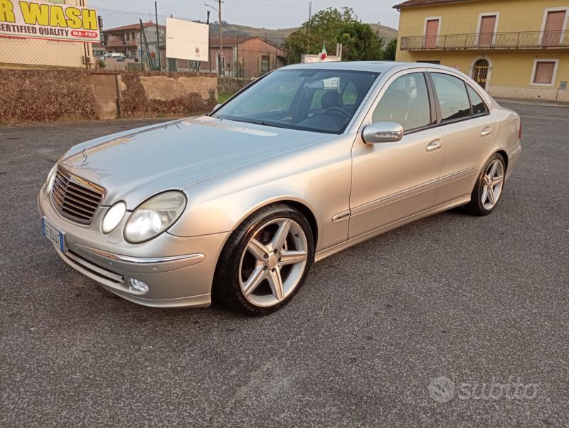 Usata Mercedes E270 Avantgarde 177 CV (130 kW) 2003 Grigio Berlina