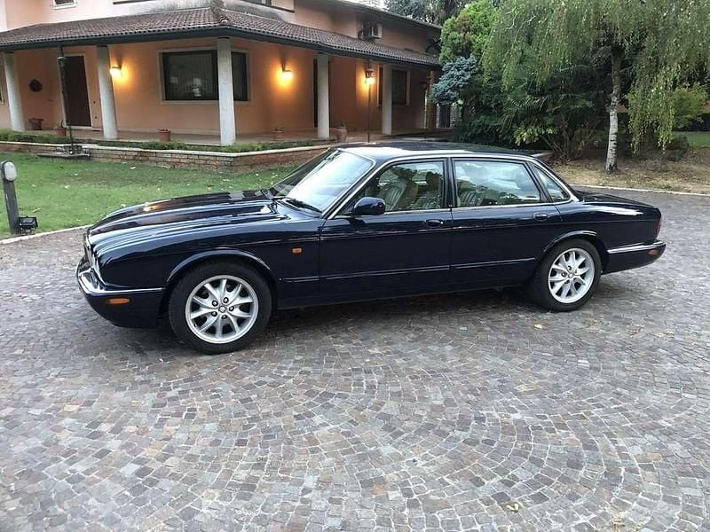 Usata Jaguar XJ8 Executive 237 CV (174 kW) 1999 Berlina
