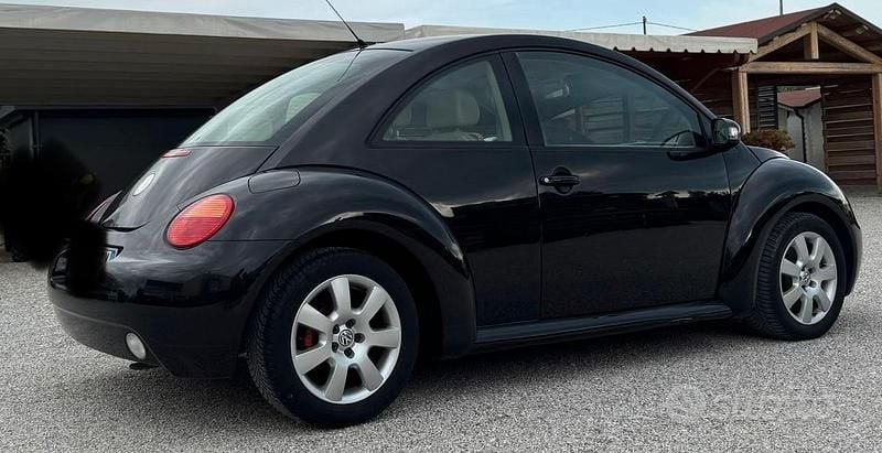 Usata VW New Beetle 90 CV (66 kW) 2004 Nero Utilitaria