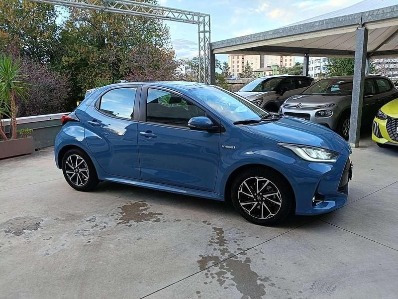 Usata Toyota Yaris Hybrid Trend 92 CV (67 kW) 2021 Blu/azzurro Berlina