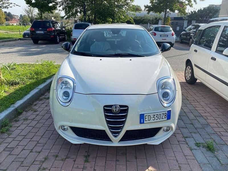 Bianco Usata 2010 Alfa Romeo MiTo Distinctive Due volumi | 3900 € (Molto cara) - Immagine 1/4