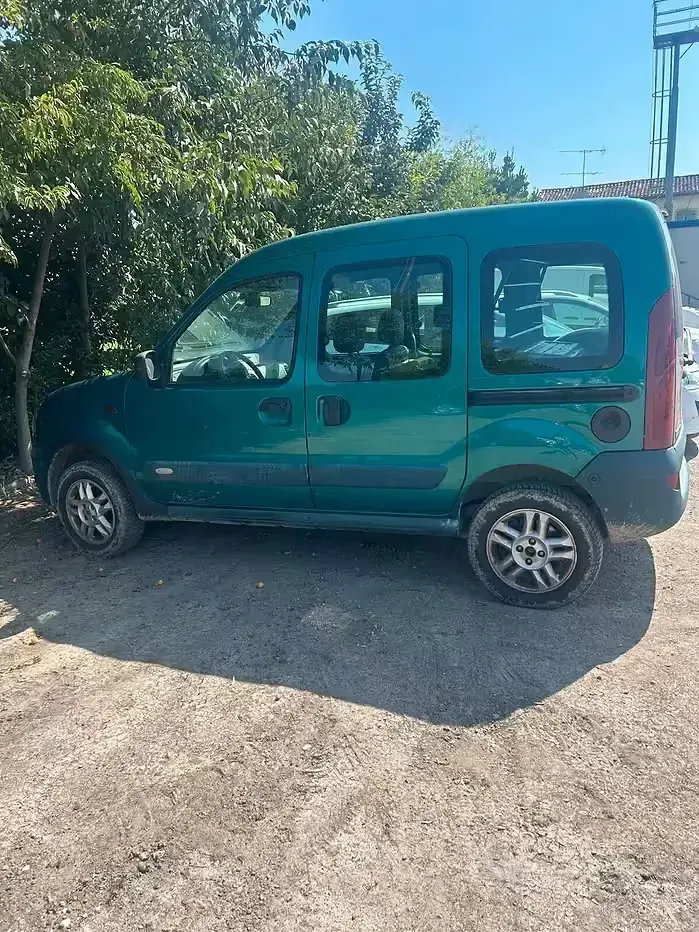 Usata Renault Kangoo 80 CV (58 kW) 2002 Verde Monovolume