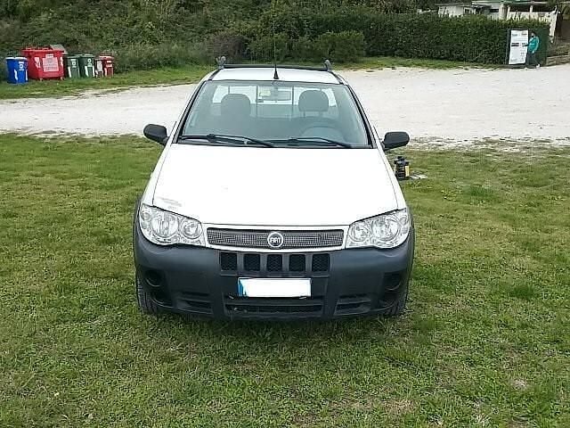 Usata Fiat Strada 85 CV (62 kW) 2007 Bianco Pick-up