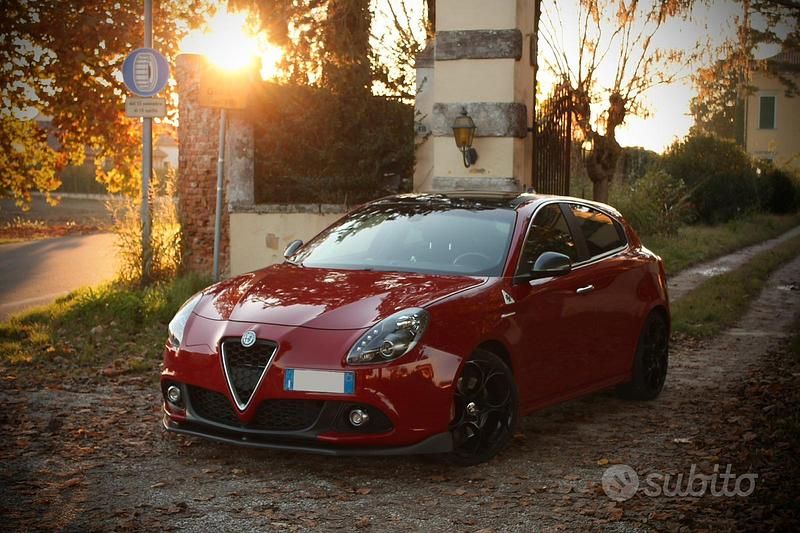 Rosso Usata 2011 Alfa Romeo Giulietta Quadrifoglio Verde Tre volumi | 12.800 € - Immagine 1/4