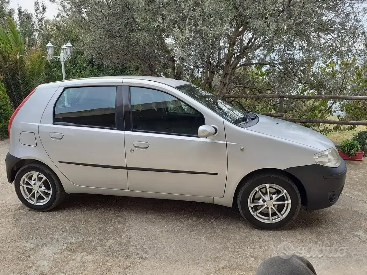 Usata Fiat Punto 69 CV (50 kW) 2007 Grigio Utilitaria