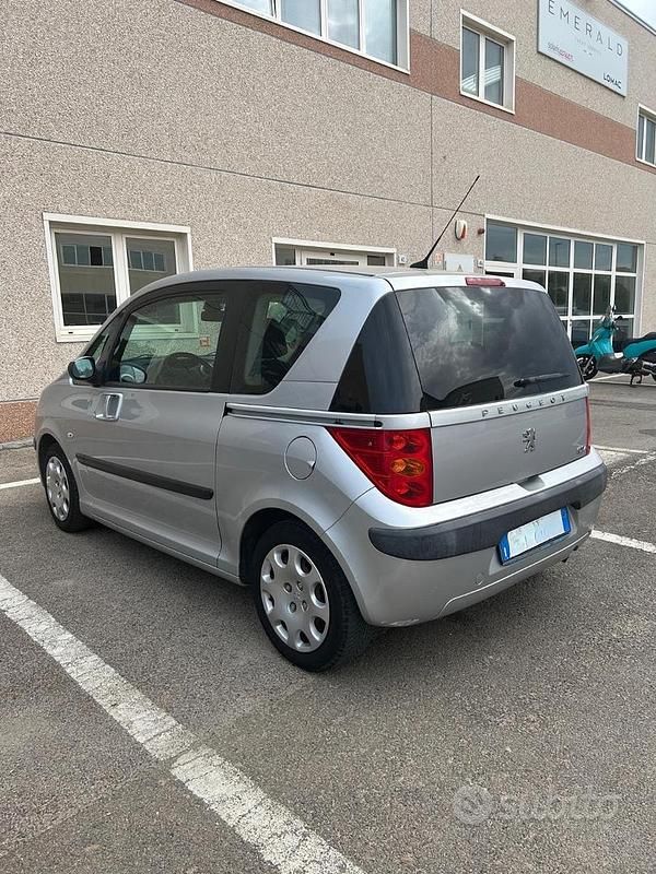 Usata Peugeot 1007 73 CV (53 kW) 2005 Grigio Monovolume
